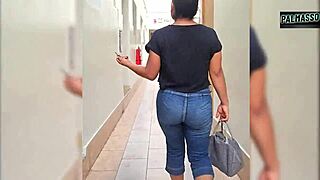 Encontré a mi primo en la calle que me debía dinero y lo dejé follarme para pagar la deuda, no pudo aguantar y llenó mi coño con su semen