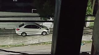 fode com amante no carro na frente de casa e volta cheia de porra sorridente