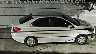 fode com amante no carro na frente de casa e volta cheia de porra sorridente