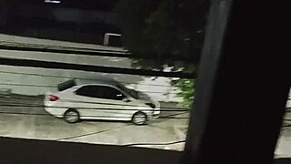 fode com amante no carro na frente de casa e volta cheia de porra sorridente