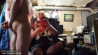 Lustsklave wird von domina abgemolken mit kerzenwachs schlägen asche auf pimmel