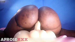 Samotna Afrykańska Kobieta Jeździ Na Zabawce