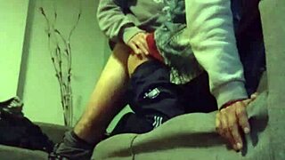 Чувак, я так плохо в этом… только что получил безумный минет и еблю на диване, знаешь!