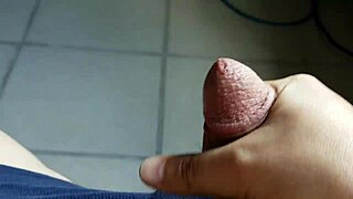 Hei Guys, Mau Onani Bareng Aku untuk Cewek Malam Ini?