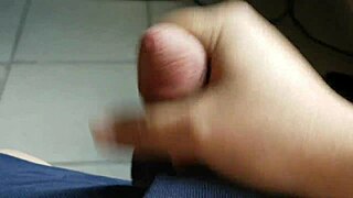 Hei Guys, Mau Onani Bareng Aku untuk Cewek Malam Ini?