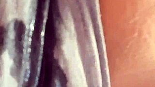 molhando meu short, pedindo pro thiago me comer na bunda