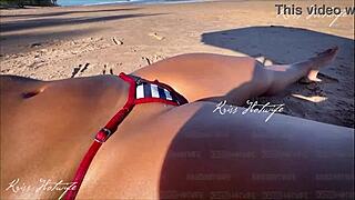 Se fosse na praia comigo, meu micro biquini faria você pulsar