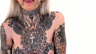 yo, tattooed amber luke tries riding the tremor for her first time! 🔥