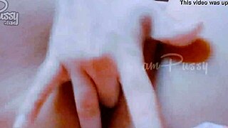 Closeup Amateur Pussy Fingering and Rubbing in Homemade Clip