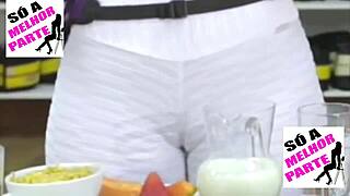 Kelly key's big pussy strains her leggings in a camel toe tease.