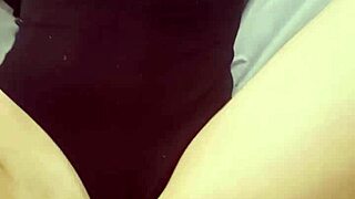 x4sun's perfect body plays sexy games