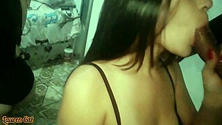 Chupando o pau dele até encher minha boca de porra.