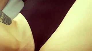 x4sun's perfect body plays sexy games