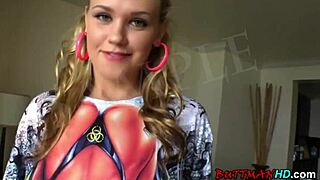 Look at Susie Clove spreading her holes!