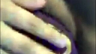 हाय ये लैटिना टॉयज से मुठ मारकर सेक्सी स्क्वर्ट 😍