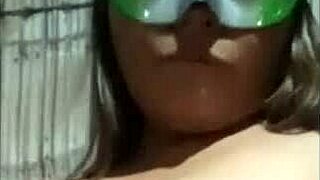 La deliciosa fantasia de mi hermosa hermanastra se masturba en mi departamento