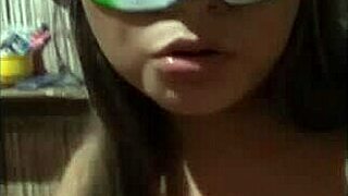 La deliciosa fantasia de mi hermosa hermanastra se masturba en mi departamento