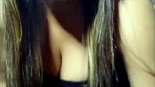 La deliciosa fantasia de mi hermosa hermanastra se masturba en mi departamento