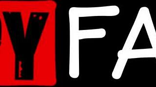 sora vitregă excitată vrea pula fratelui vitreg după ce e prinsă masturbându-se