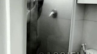 depilei a bucetinha para deixar ele louco olhando meu grelo enquanto chupava aquele pau gostoso