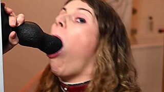 zeta paws that dildo deep, doesn't she?