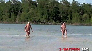 देखो ये बमबशेल ब्लॉन्ड दो बड़े लंड से इस्तेमाल होती है?