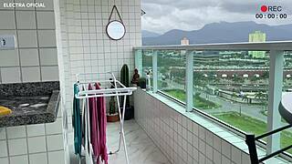 Whoa, Brazilian Empregada Faz Faxina Com Mini Shorts E Bunda Enorme!