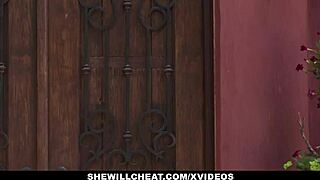 Hey, Aaliyah Love Bangs Young Guy While Chatting with Hubby! 😜