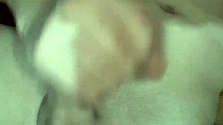 Magrinho gozando in a wild solo session with intense action