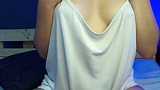 Que buenas tetas naturales con pezones erectos?