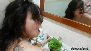 Gween black gets blowjob and creampie after bath