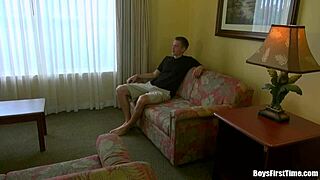 i watch these muscular bodybuilders fuck hard with monster cocks