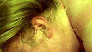 hey, white girl suckin dick like a pro! 😏