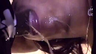 Paris Dewett bagi blowjob basah kepada jiran Don Whoe