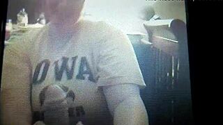 Debelejša žena sesa velik kurac za izliv