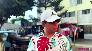 Peruanska Latina Roxy Hot plaća vožnju mototaksijem sa akcijom obrijane pičke