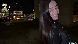 Martina Esmeraldi squirts hard on her first date