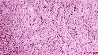 Sweet Blonde Stuns in Photoshoot, Revealing Her Petite Figure! 😍