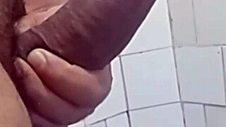 Yuri gaucho gives big cock cumshot as gift to fans. Bareback fucking with latina! 😍