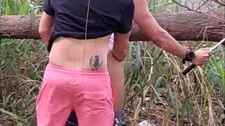 garoto giving ass in forest raw footage