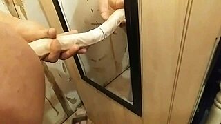 Čistotní anální šukací hračka