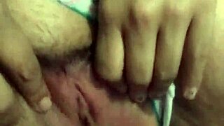 Peque�o squirt de mi esposa