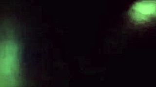 Kone giver intens håndjob og runke derhjemme