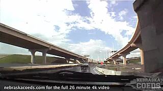 Tânără 18+ goală cu sâni perfecți își străpunge sfârcurile în vacanță la Tampa