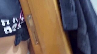 Vizinha me viu tomando banho e pagou um boquete 😏