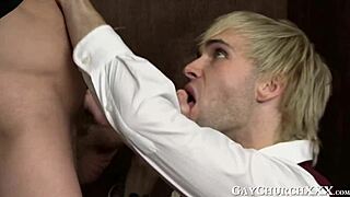 एस्पायरिंग ब्लॉन्ड प्रीस्ट वाइल्ड, इम्प्योर सेक्सुअल एक्ट्स में इंटेंसिटी के साथ एडमिट करती है।