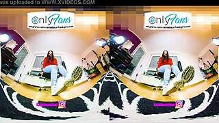 ВР 3Д стоп девојка гази најлоне високим штиклама и патикама у интензивној игри са ципелама