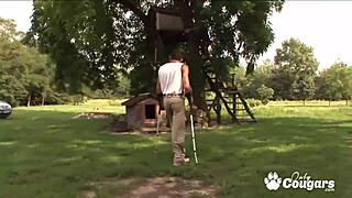 Double amputee guy fucks girl doggystyle on his nubs