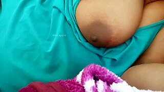 indian bhabhi sexy boobs
