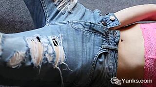 Yanks Amateur Lacey Diamond Masturbates with Curly Charm